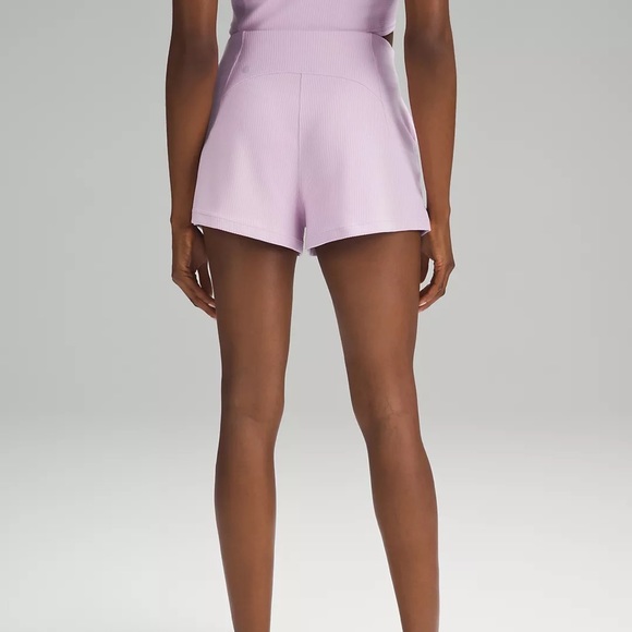 BRAND NEW Lululemon Ribbed Softstreme High-Rise Short 2" Sz 6 - Picture 2 of 8